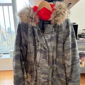 NWT Torrid Camo Twill Fur Trim Parka – Size 2 (Plus)